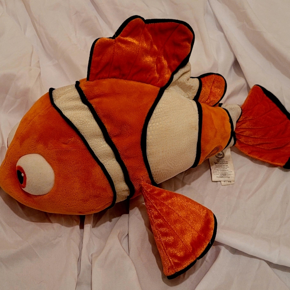 Disney Store Exclusive 18 IN NEMO plush fish Pixar Movie READ DESCRIPTION